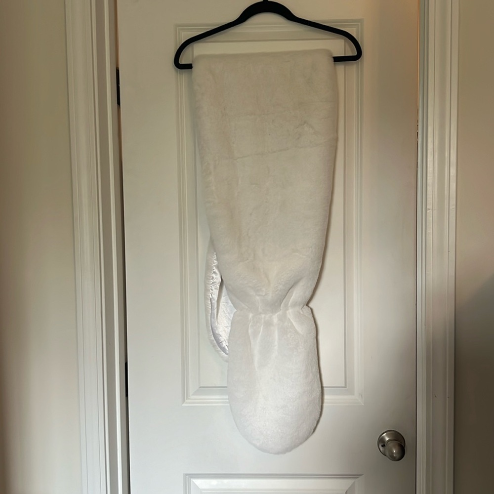 White faux fur wrap